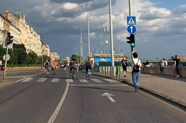A hétvégén már nem csak a rakpartot, de az Andrássy út egy szakaszát is megnyitják a gyalogosok és kerékpárosok előtt