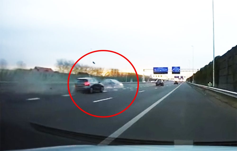 VIDEÓ: Indokolatlanul lassan haladó autós okozott hatalmas balesetet egy hollandiai autópályán VIDEÓ: Indokolatlanul lassan haladó autós okozott hatalmas balesetet egy hollandiai autópályán