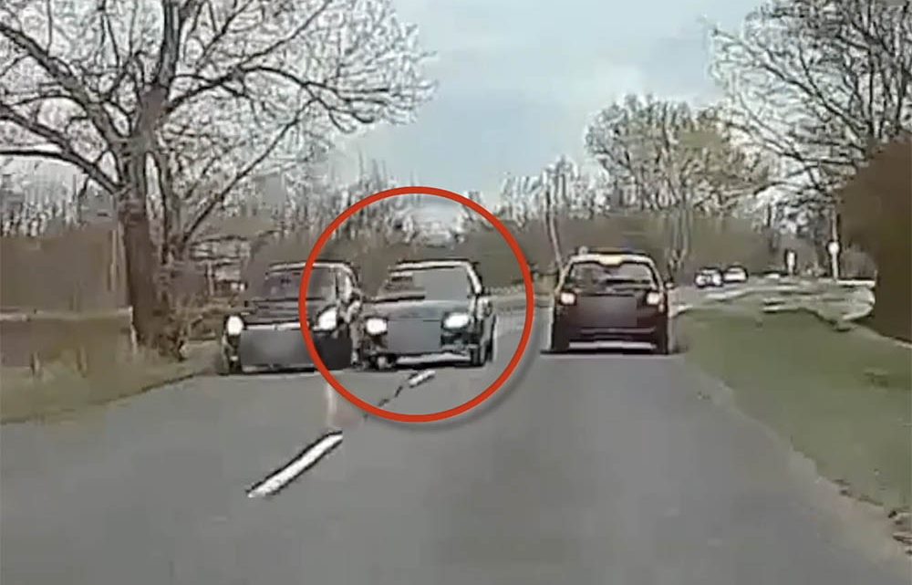 VIDEÓ: Szinte letúrta az útról a Opelt a mindáron előzni akaró Suzukis VIDEÓ: Szinte letúrta az útról a Opelt a mindáron előzni akaró Suzukis