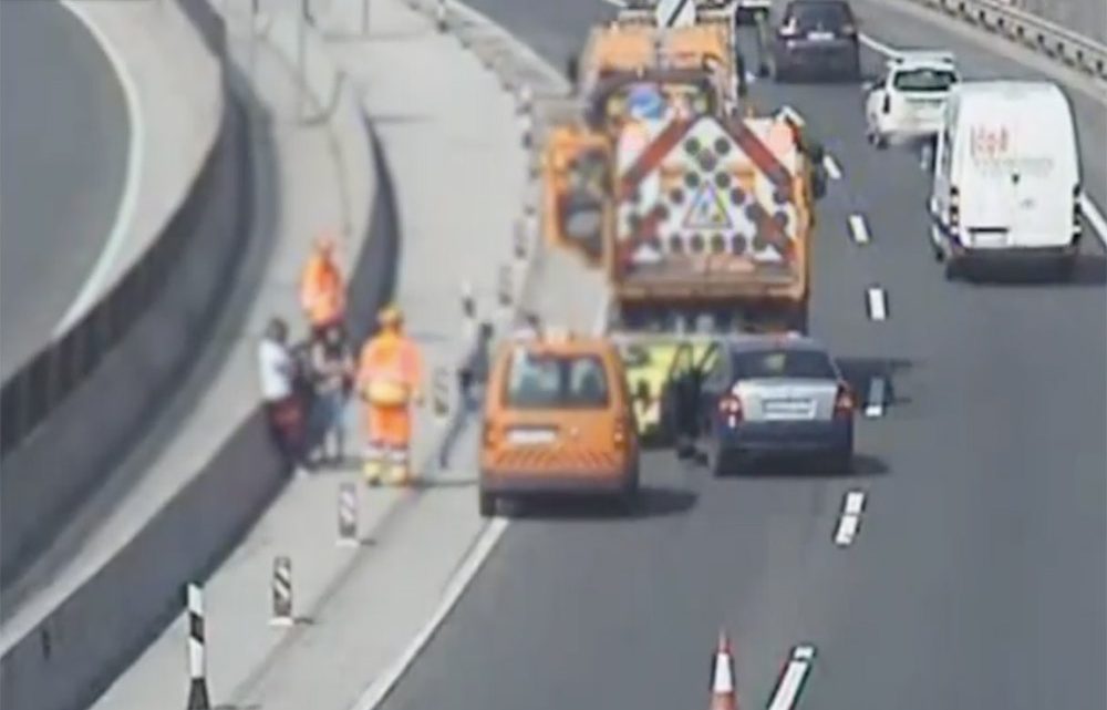 VIDEÓ: Ismét! Ezúttal Gödöllőnél csapódott bele a közutasok járművébe egy autó VIDEÓ: Ismét! Ezúttal Gödöllőnél csapódott bele a közutasok járművébe egy autó