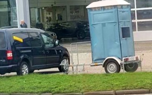 Mobil WC-be rejtett sebességmérővel mérték a gyorshajtókat Hollandiában