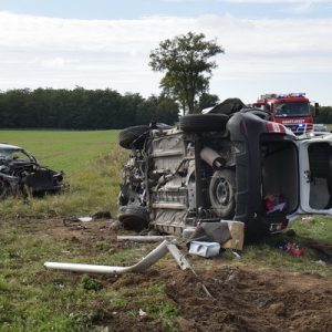 Sokszorosan visszaeső, vezetéstől eltiltott férfi okozott súlyos balesetet – Vádat emeltek ellene