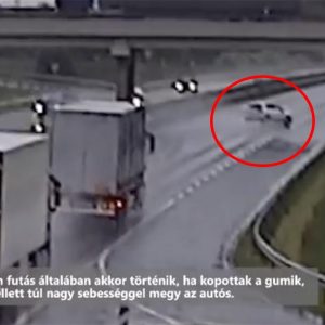 Videón, ahogy szalagkorlátnak csapódik – Aquaplaning az M3-ason.