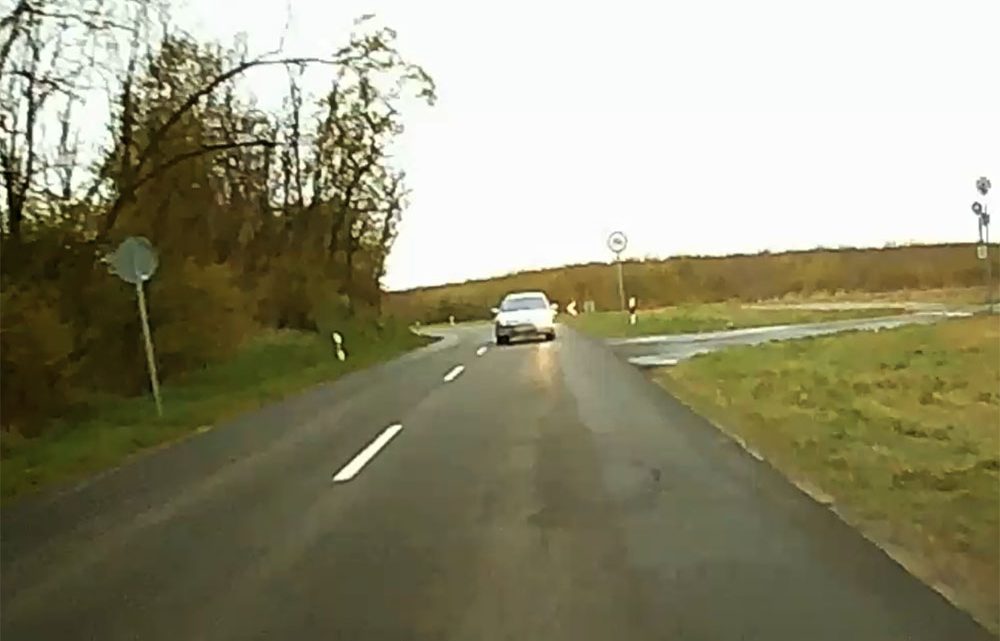 VIDEÓ: “Utánamentem kérdőre vonni. Azt mondta, hogy valami megdobta a hátulját” VIDEÓ: “Utánamentem kérdőre vonni. Azt mondta, hogy valami megdobta a hátulját”