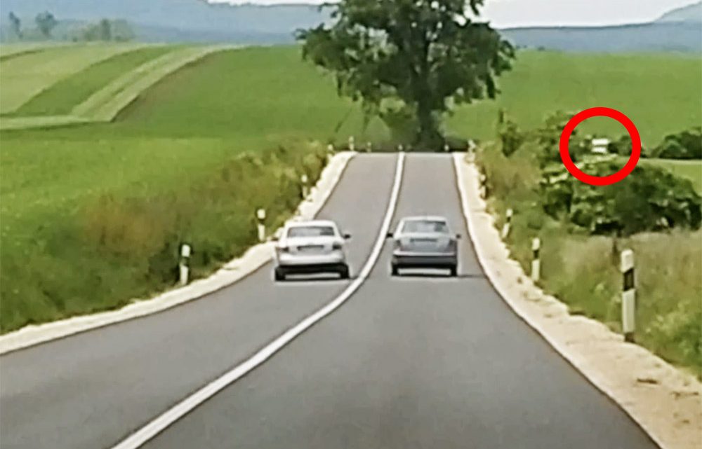 VIDEÓ: Így indul egy végzetes előzés. Jöttek szemből, óriási szerencséje volt mindenkinek VIDEÓ: Így indul egy végzetes előzés. Jöttek szemből, óriási szerencséje volt mindenkinek