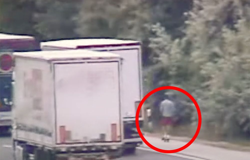 Itt tartunk: Videón, ahogy e-rollerrel nyomul az M1-esen Itt tartunk: Videón, ahogy e-rollerrel nyomul az M1-esen
