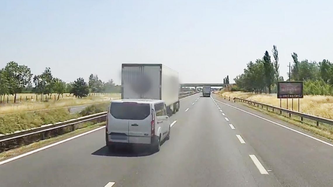 VIDEÓ: Elégtételt vett a Ford sofőrje, mert a kamionos szabálytalanul feltartotta VIDEÓ: Elégtételt vett a Ford sofőrje, mert a kamionos szabálytalanul feltartotta