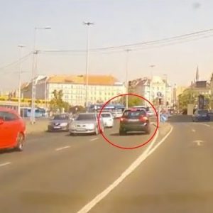 VIDEÓ: Összekeverte a sávokat az autós a Borárosnál – Mázli, hogy nem jöttek szemből