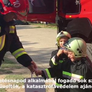 VIDEÓ: Igazi hősök és a szívük is hatalmas – Tűzoltók váltották valóra a kis Marci álmát