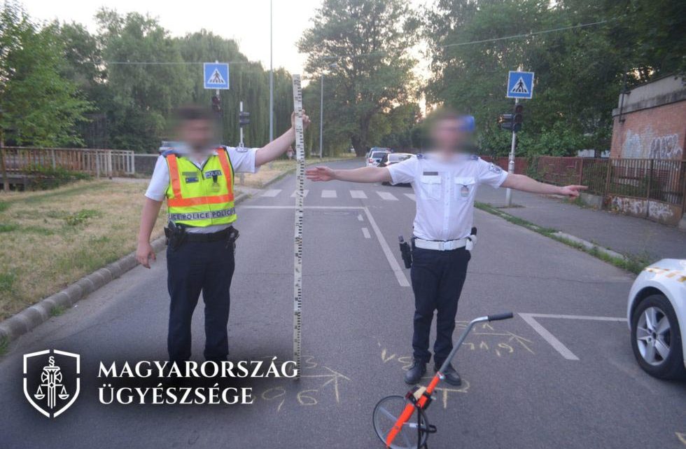 Leintették, majdnem elütötte a rendőrt. Utánamentek, majd még verekedni próbált Leintették, majdnem elütötte a rendőrt. Utánamentek, majd még verekedni próbált
