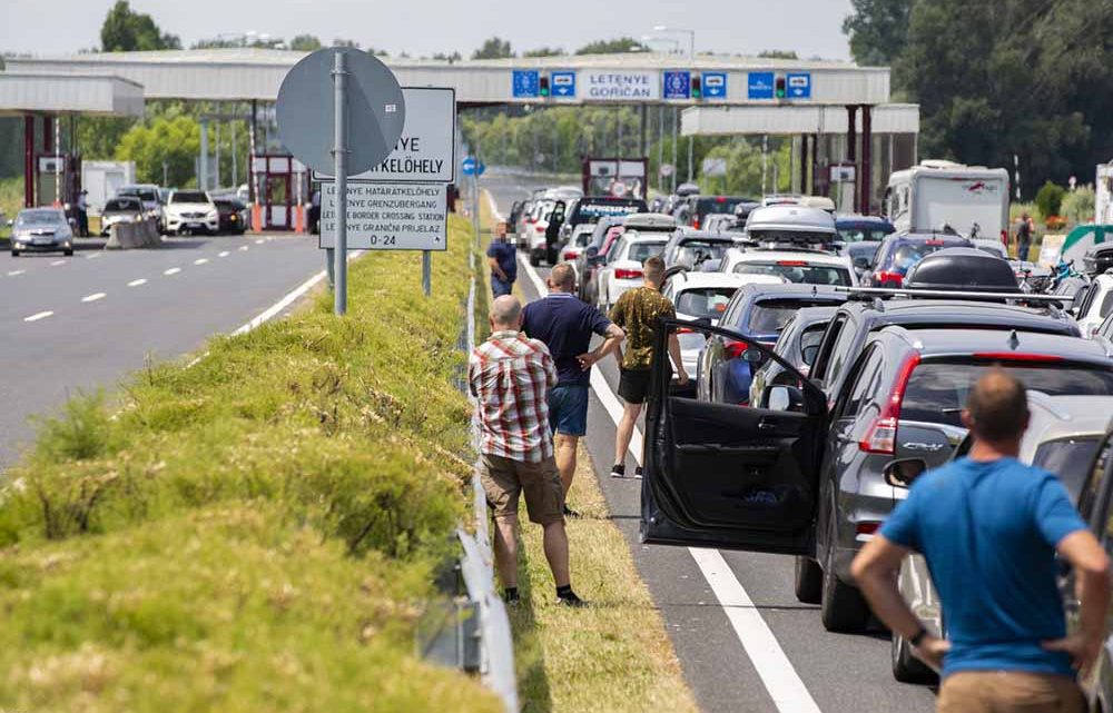 Akár három órát is várakozniuk kell a Horvátországba utazóknak Akár három órát is várakozniuk kell a Horvátországba utazóknak