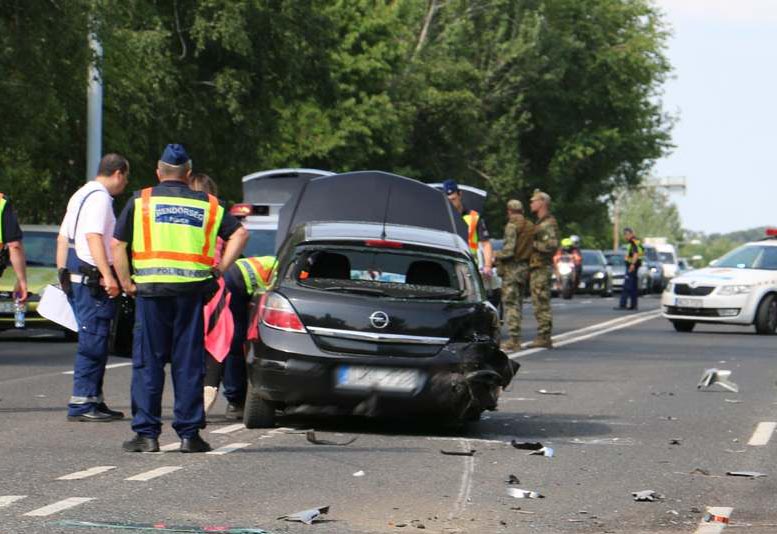 Nem tudtak segíteni azon a 44 éves motoroson, aki hétfőn délután személyautóval ütközött Balatonszárszón