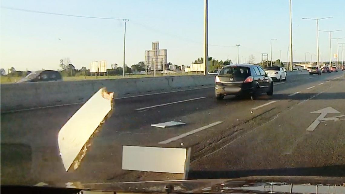 VIDEÓ: Valaki nagyon pórul járt. A Magyar Közút nem fizet, mert senki nem jelentette az esetet VIDEÓ: Valaki nagyon pórul járt. A Magyar Közút nem fizet, mert senki nem jelentette az esetet