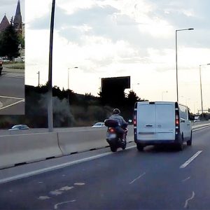 VIDEÓ: Mindenáron megmutatta a motoros, hogy elmaradt a jobbra tartás | Kifogott rajta a veszprémi körforgalom