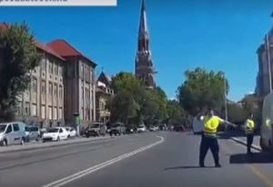 Áll a bál! Győzike állítja, hogy durván szidalmazta őt és családját egy közteres, miután szabálytalanul parkolt