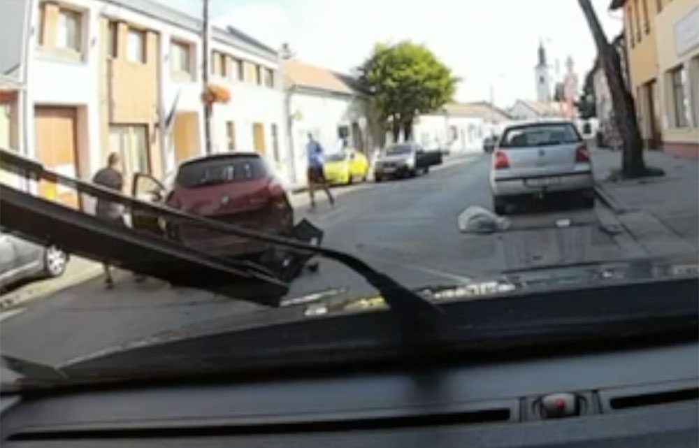 VIDEÓ: Ment a kamera a Volvóban, amibe belecsapódott tegnap a Fiat VIDEÓ: Ment a kamera a Volvóban, amibe belecsapódott tegnap a Fiat