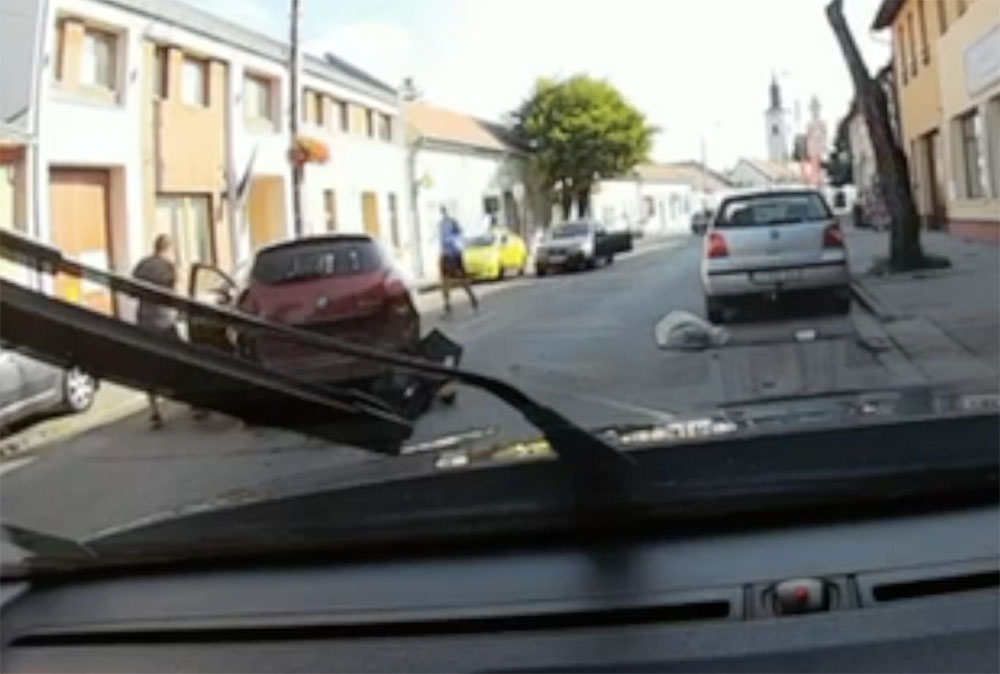 VIDEÓ: Ment a kamera a Volvóban, amibe belecsapódott tegnap a Fiat