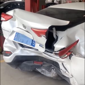 VIDEÓ: „Megkímélt” autó lett a ronggyá tört Nissanból