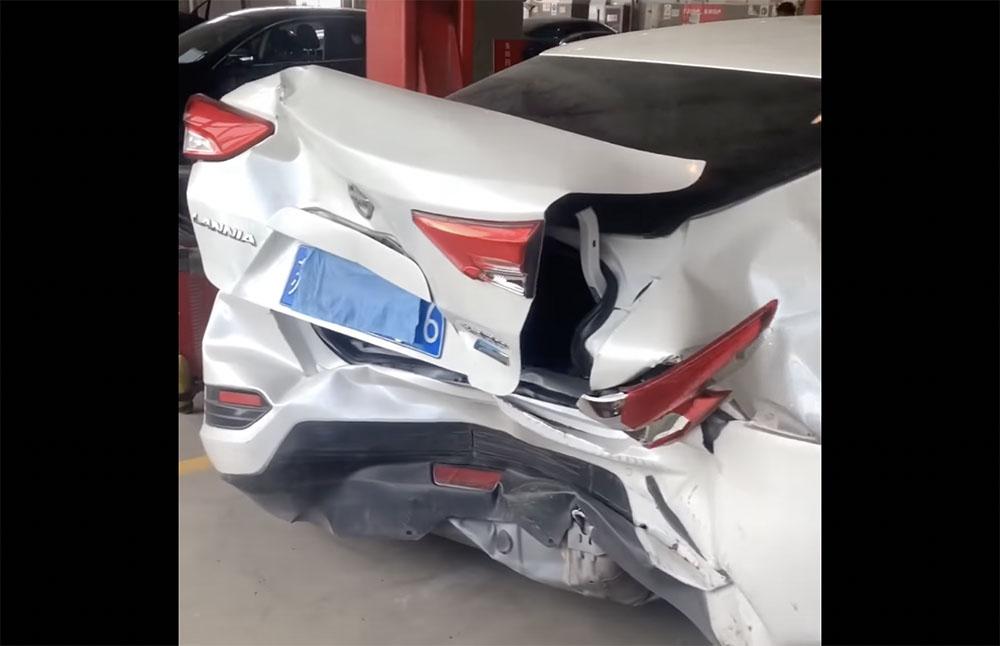 VIDEÓ: “Megkímélt” autó lett a ronggyá tört Nissanból