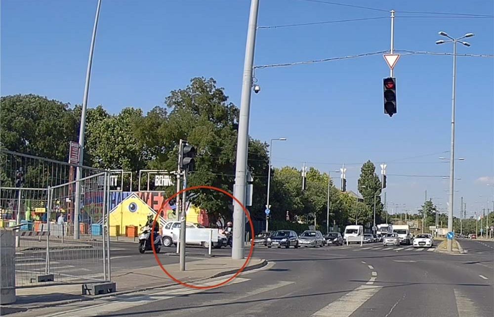 VIDEÓ: Sokkot kaphatott a piroson áthajtó opeles a Soroksári úton VIDEÓ: Sokkot kaphatott a piroson áthajtó opeles a Soroksári úton
