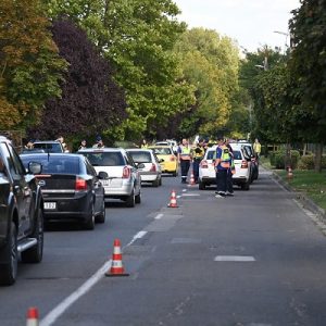 VIDEÓ: Négy óra alatt 830 sofőrt szondáztattak a ceglédi rendőrök