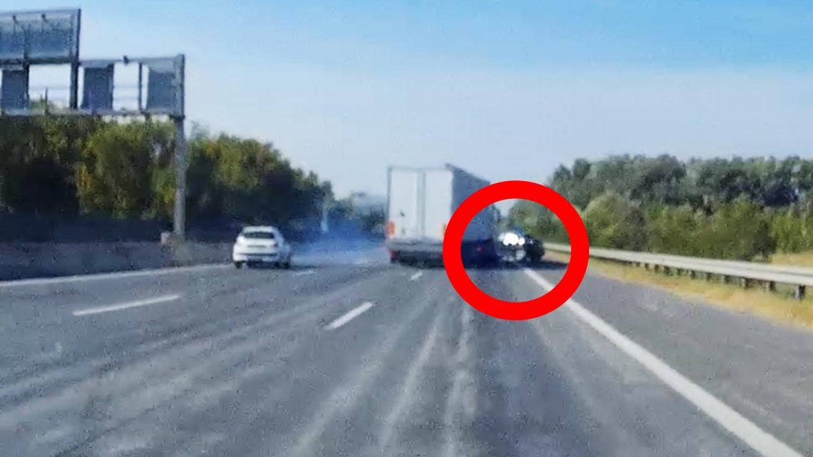 Videón, ahogy maga elé forgat egy autót a kamion az M0-áson Videón, ahogy maga elé forgat egy autót a kamion az M0-áson