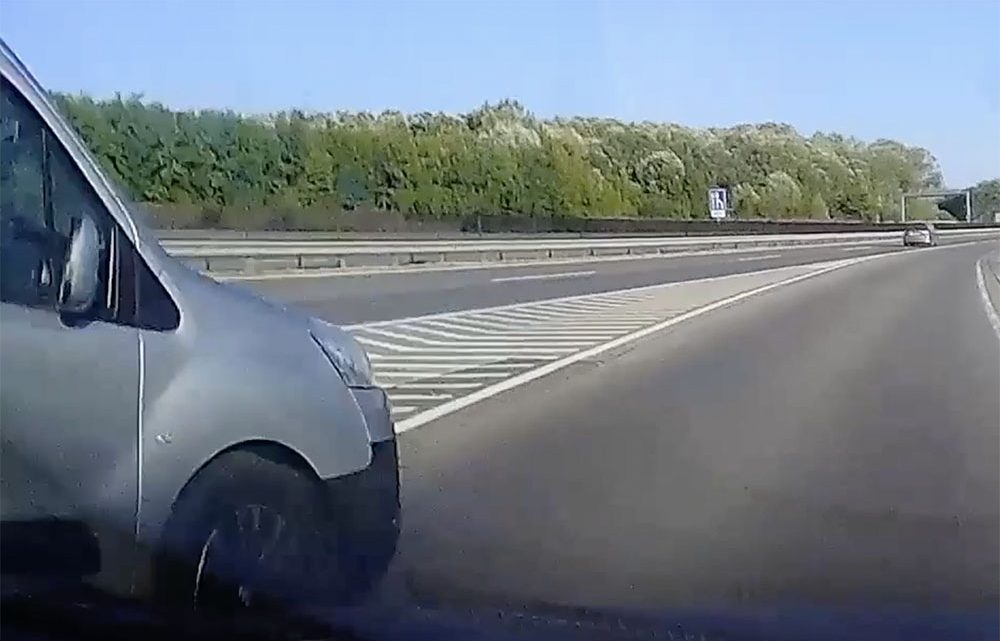VIDEÓ: Manőverek, amiket soha ne csinálj meg az M0-áson (se) VIDEÓ: Manőverek, amiket soha ne csinálj meg az M0-áson (se)