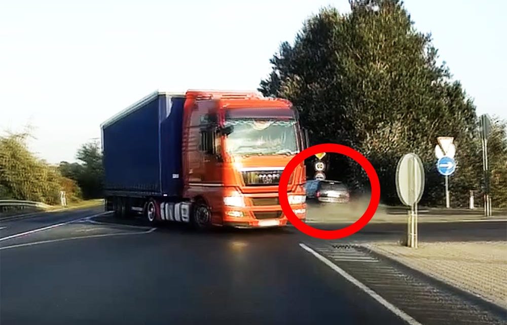 VIDEÓ: Na neki vérében van a vezetés! Olyat mentett a sofőr, hogy az agyad eldobod VIDEÓ: Na neki vérében van a vezetés! Olyat mentett a sofőr, hogy az agyad eldobod