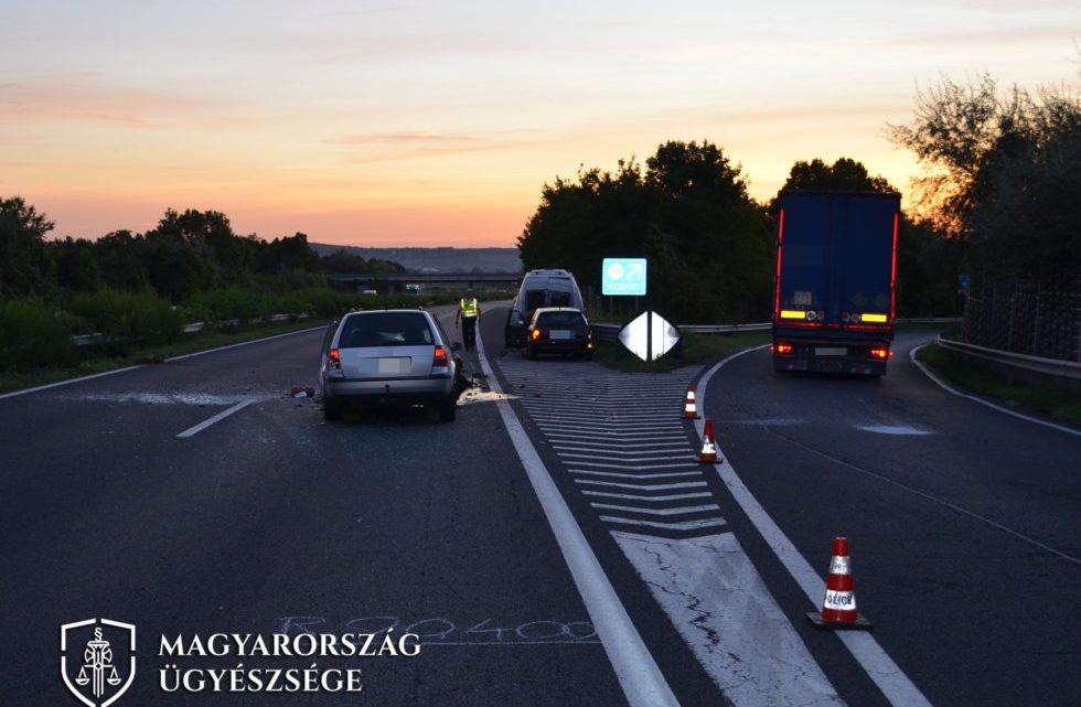 FOTÓK: Börtönt kaphat a férfi, aki tolatás közben okozott balesetet az M7-es autópályán FOTÓK: Börtönt kaphat a férfi, aki tolatás közben okozott balesetet az M7-es autópályán