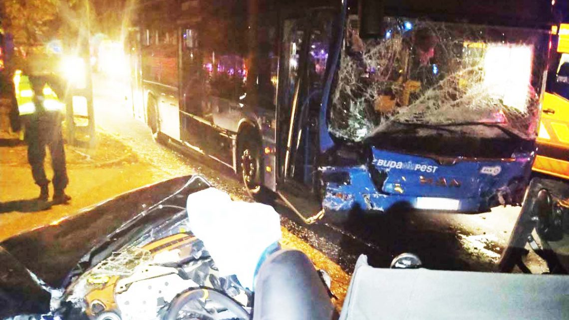 Ketten meghaltak Csepelen, amikor egy menetrend szerint közlekedő busszal karamboloztak szombat éjjel Ketten meghaltak Csepelen, amikor egy menetrend szerint közlekedő busszal karamboloztak szombat éjjel