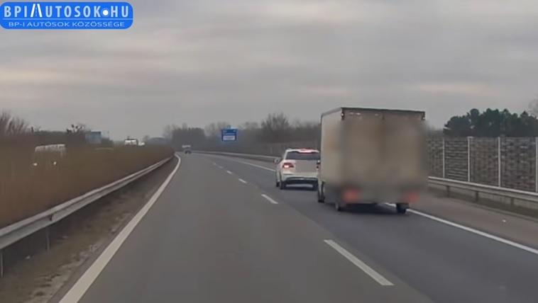 VIDEÓ: Bukhatja a jogosítványát az M5-ös autópályán büntetőfékező férfi