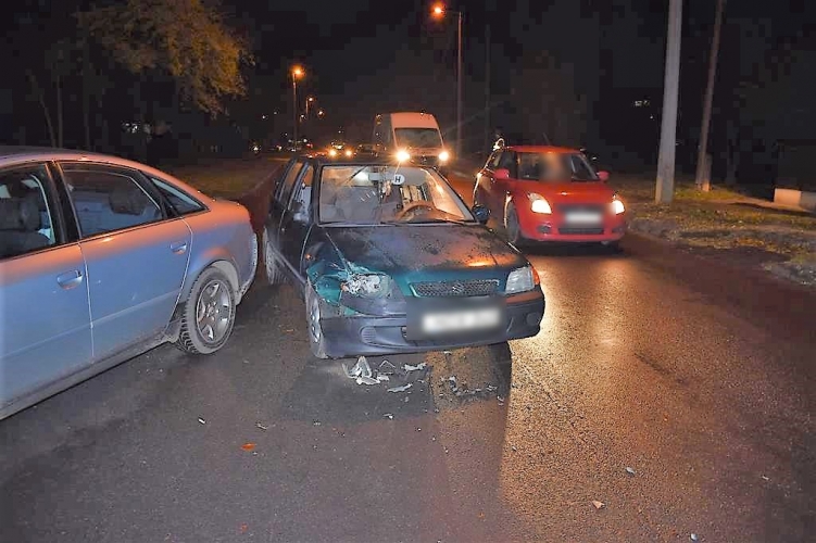 Koccanásból lett verekedés – Bilincsben vitték el a vétkes autó dühöngő utasát