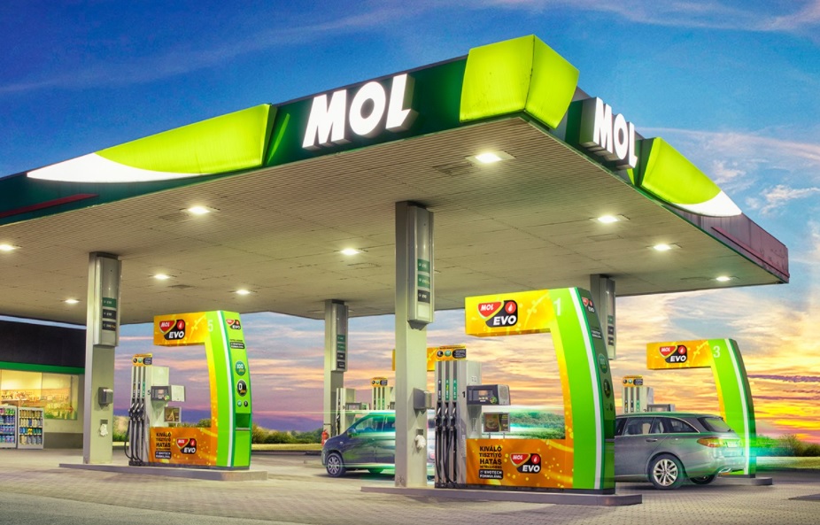 A Molhoz kerülnek a belföldi Lukoil-töltőállomások