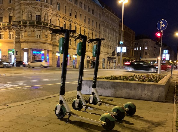 Magyarországon 30-40 ezer rollert használhatnak közlekedési eszközként