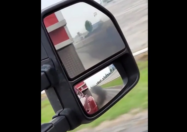 VIDEÓ: Csúnyán bekormolta a Ford sofőrje a bringást, de úgy tűnik, hogy nagy hiba volt