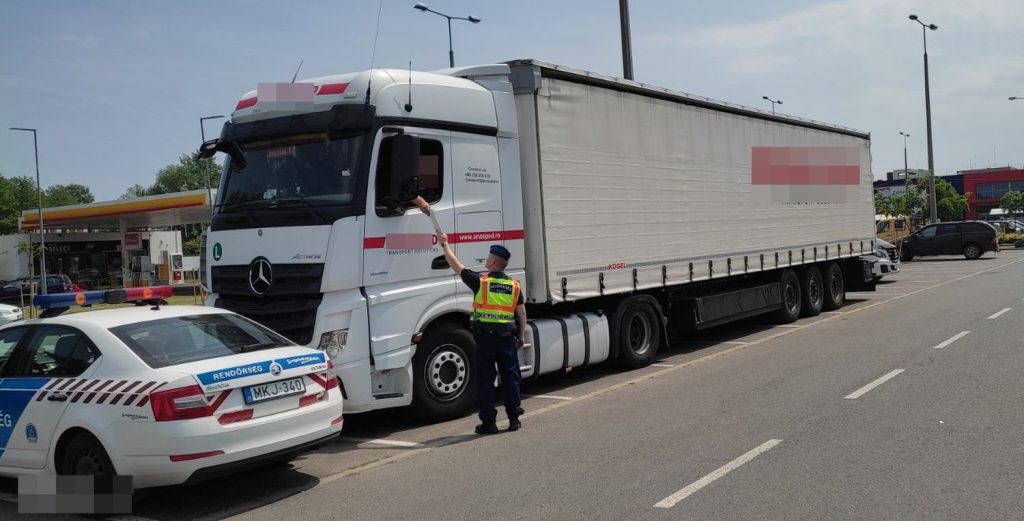 4 millió forintot meghaladó bírságot szabtak ki a kamionosra a rendőrök
