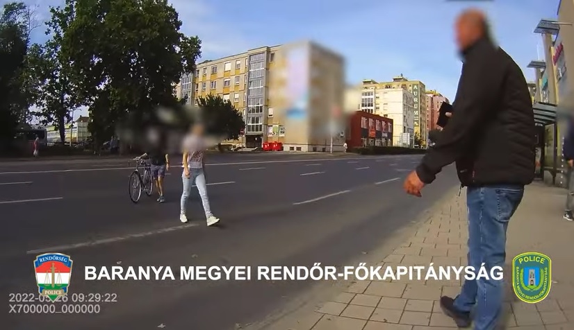 VIDEÓ: Ezúttal a gyalogosok sem menekültek – Drónnal a közlekedők biztonságáért