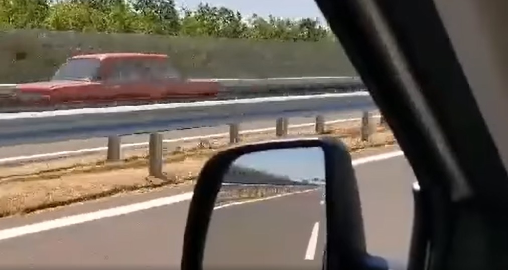 VIDEÓ: Forgalommal szembe haladt az M4-esen egy idős sofőr – Mikor megállították nem értette mi a gond