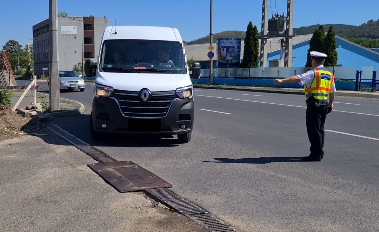 VIDEÓ: Ismét bevetésre küldték a drónokat, hogy kiszűrjék a szabálytalan közlekedőket