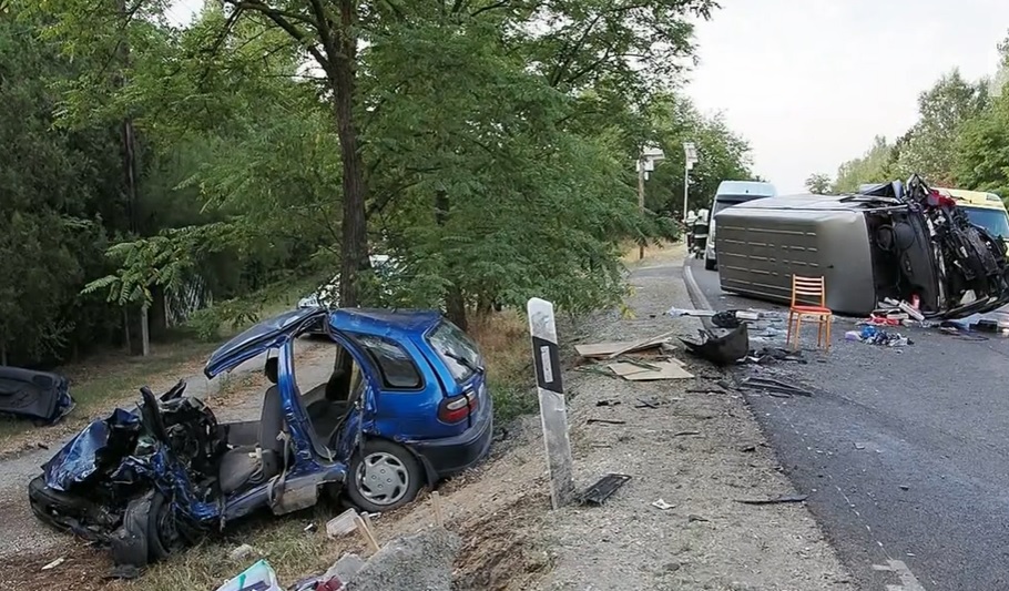 VIDEÓ: Elaludt a kisbusz sofőrje, a vétlen autós halt meg miatta