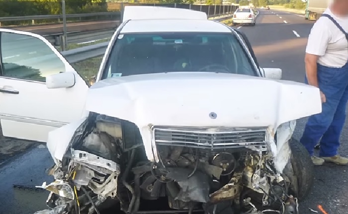 Újabb elképesztő baleset a Magyar Közút videótárából – Részeg sofőr törte rommá magát az M3-son