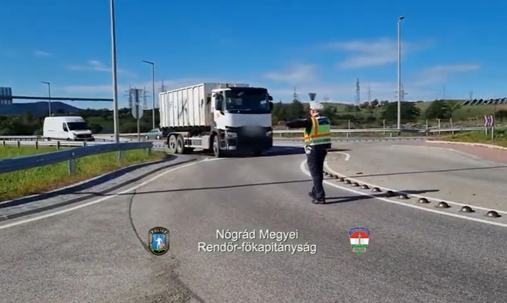 VIDEÓ: Drónnal ellenőrizték a közlekedési szabályok betartását