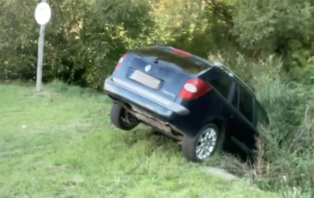 Ellopta, majd ezt tette a Renault Lagunával – VIDEÓ