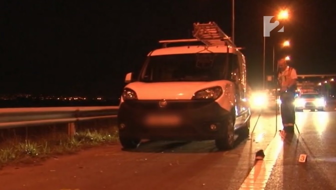 VIDEÓ: Azonnal szörnyethalt a férfi, akit az M30-as leállósávjában gázolt el egy kamionos
