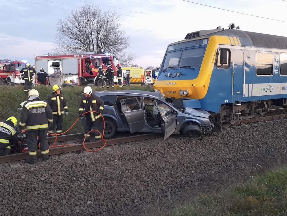 Egy nő és egy gyermek halt meg a Sásdnál történt vonatbalesetben