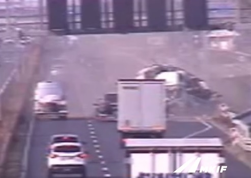 Videón, ahogy hatalmas balesetet okoz egy SUV sofőrje az M1-es autópályán
