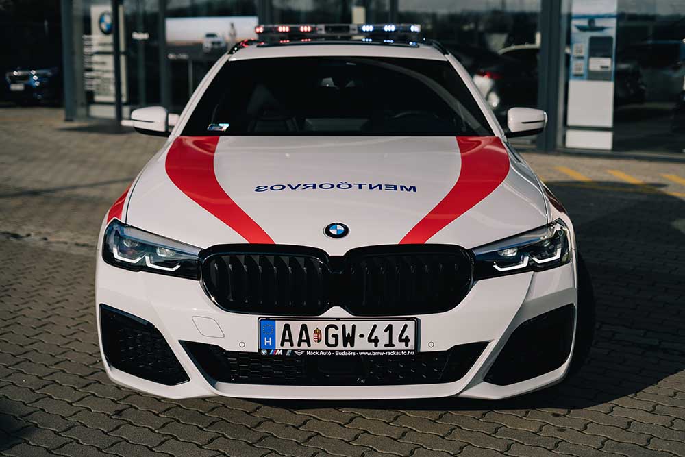 Kapott egy BMW-t a budaörsi sürgősségi szolgálat