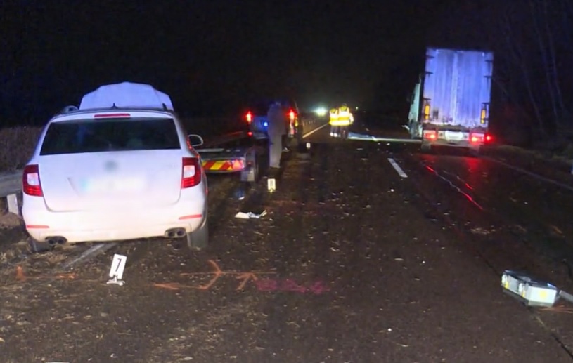 VIDEÓ: Kamion gázolt halálra egy férfit az M3-as autópályán