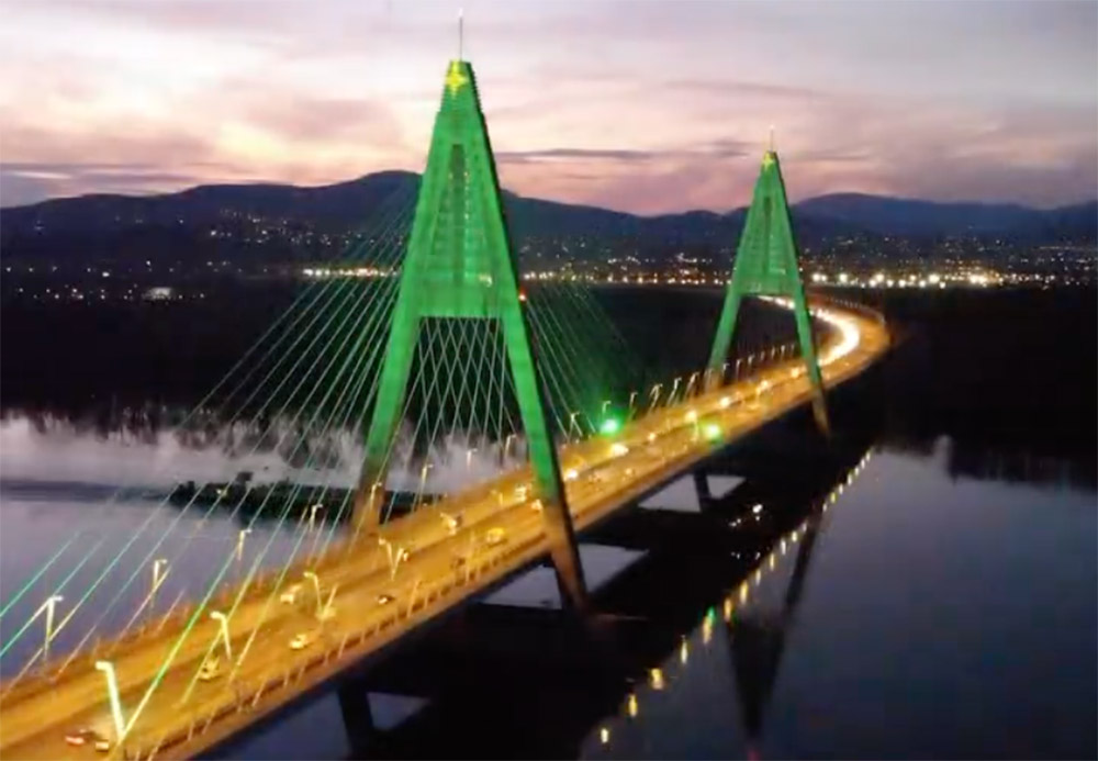 Hamarosan újra karácsonyfává alakul a Megyeri-híd