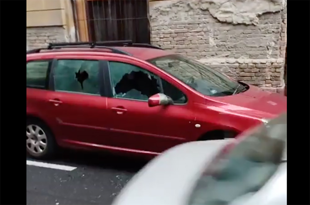 VIDEÓ: Több tucat autó üvegét törték be a 8. kerületben, 24-én